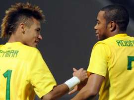 Neymar et Robinho. GOAL