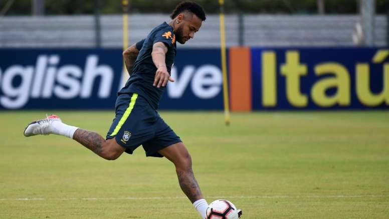 Após declarações polêmicas, Neymar diz que não tem pretensão de carregar a seleção nas costas. Goal