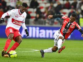 Nice grince des dents. Goal