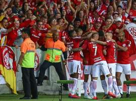 Copa Libertadores Review: Guerrero heroics books Internacional's Round of 16 place.