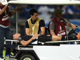 Paulinho terá de passar por cirurgia. Goal