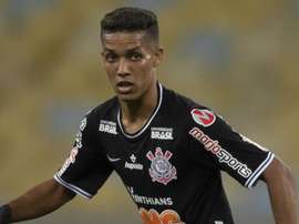 Benfica e Corinthians têm acerto envolvendo Pedrinho e Yony González. Goal