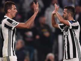 Pjanic in quarantena: gioca con la maglia di Mandzukic. Goal