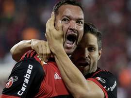Réver dá um banho em Paolo Guerrero. Goal