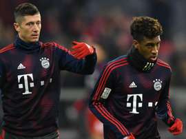 Robert Lewandowski e Kingsley Coman discutiram no treino do Bayern. Goal