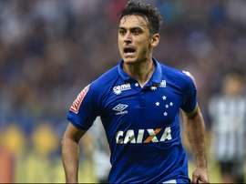 Jogadores da 'Raposa' não gostaram do trabalho do árbitro. Goal