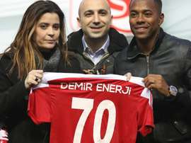 Robinho trocou o 'Galo' pela Turquia. GOAL