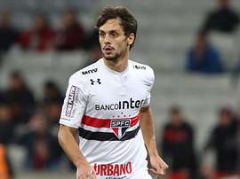Técnico do Barcelona admite “conhecer pouco” Rodrigo Caio e explica escolha por Murillo.