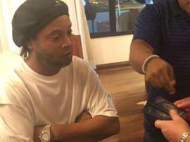 Ronaldinho e irmão seguem presoS. Goal