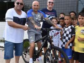 Santos oferece nova bicicleta a Sampaoli. Goal
