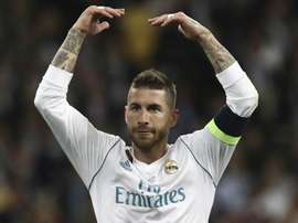 Sergio Ramos ameaçado por Akinfewa. Goal
