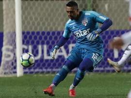 O goleiro é muito questionado no São Paulo. Goal