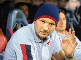 Bologna, i giocatori festeggiano all'ospedale con Mihajlovic: cori sotto la finestra