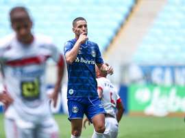 Thiago Neves desencanta em uma Arena vazia. Goal