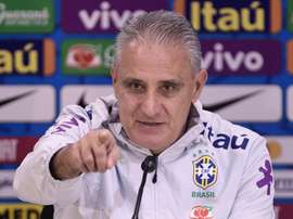 Mais leve, Tite divulga brasil titular nas quartas e 'esquece' gramado ruim da Arena
