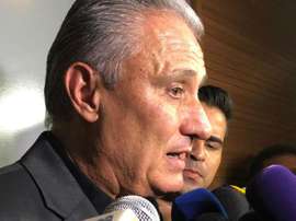 No Maracanã para o Fla x Flu, Tite dá apoio às vítimas do Ninho