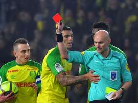 Diego Carlos avait reçu un coup de pied de l'arbitre. Goal