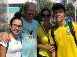 A torcida brasileira acompanha a Seleção. Goal
