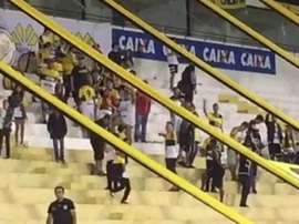 Cânticos ofensivos da torcida já foram desaprovados um pouco por todo o mundo. Goal