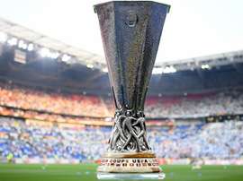 Drone com protesto político interrompe jogo da Liga Europa entre Dudelange e Qarabag.
