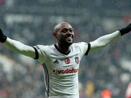 Vagner Love revela contato do Flamengo
