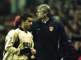 Van Bronckhurst was inspired by Wenger's coaching techniques. GOAL