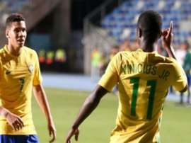 Vinicius Junior e Paulinho, dois dos mais promissores jogadores brasileiros. Goal