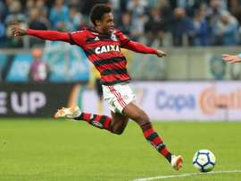 Vitinho fica à vontade em estreia pelo Fla e mostra qualidade diante do Grêmio