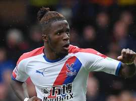 Zaha aide la section féminine de Palace. Goal