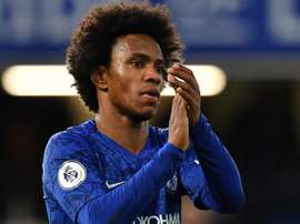 Willian quer ficar na Premier League e não devem faltar pretendentes. Goal