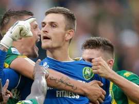 Goalkeeper Martin Hansen, celebrathing his goal with the team. Twitter