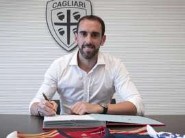 O Cagliari confirma a contratação de Godín. CagliariCalcio