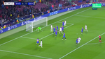 Otamendi silenció el Camp Nou, pero la buena vista del asistente salvó al Barça