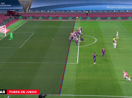 Raúl García puso el 1-2, pero el VAR salvó al Barça por milímetros. Captura/Vamos