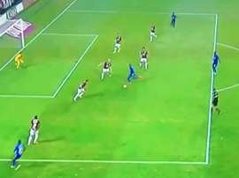 O Emelec sai na frente e surpreende o Flamengo. Captura/Fox