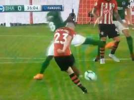 El balón salió de la bota como un misil. Captura/NBC
