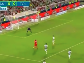 Golazo de Quiñónes. Captura/AztecaDeportes