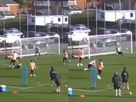 Benalouane protagonizó el mejor gol del entrenamiento. Captura/LCFCTV