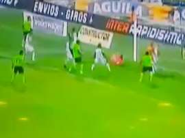 El lateral diestro se anotó en su propia portería sin quererlo. Twitter