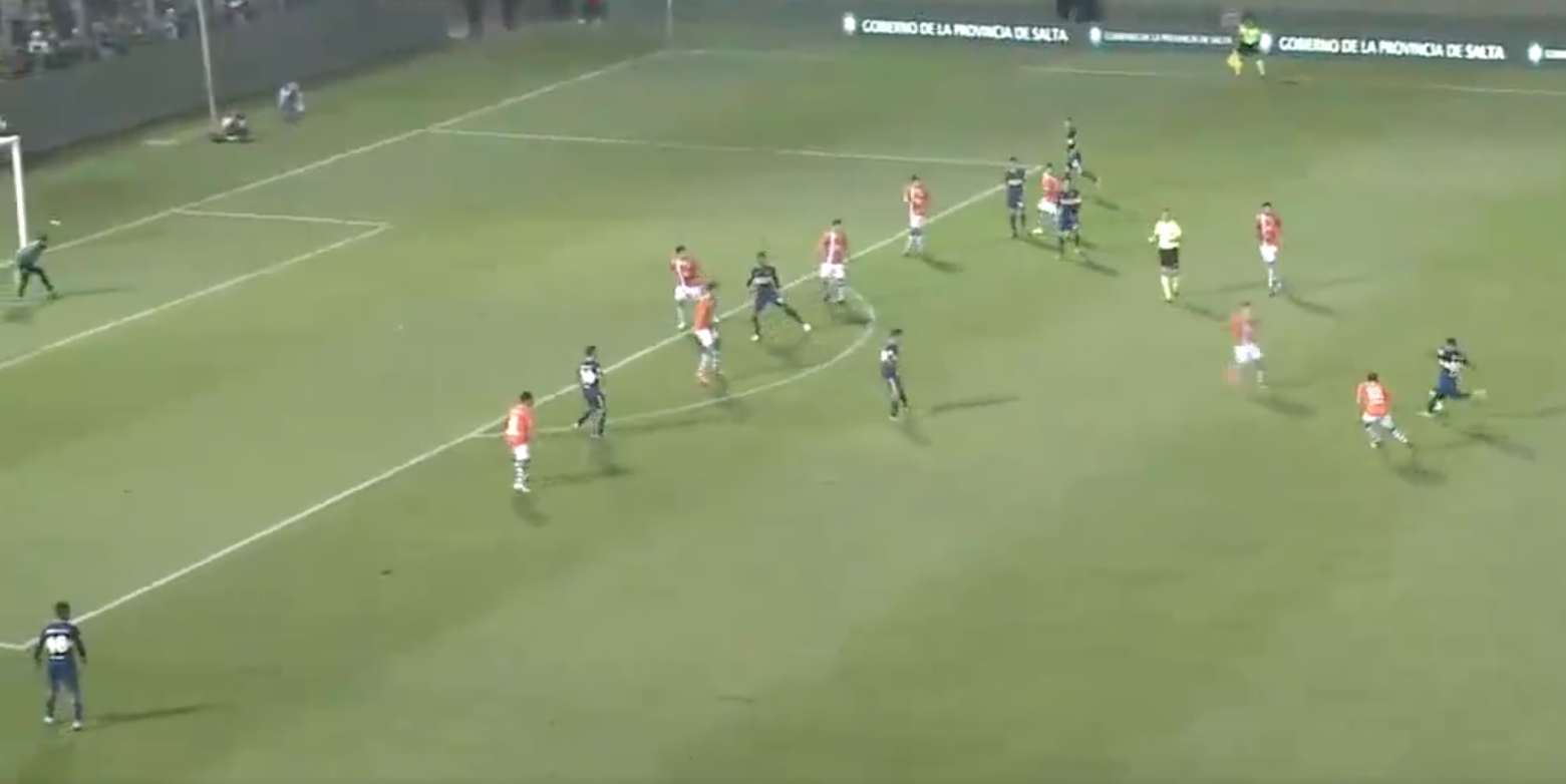 Nace un ídolo en Boca: ¡vaya golazo de 'Crackdona' desde su casa!