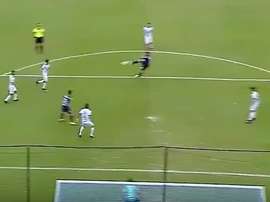 Golazo del 'Pulpito' González a lo Zidane en el Racing-Tucumán. Youtube