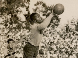 Goleiro Barbosa foi lembrado pelo Vasco no Dia da Consciência Negra. Twitter @VascodaGama