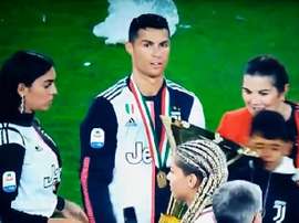 Cristiano golpeó a su hijo con el trofeo. Captura/SkySports