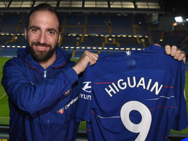 Higuaín assinou pelo Chelsea. ChelseaFC