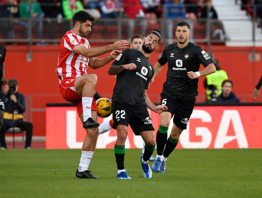 0-0: El esfuerzo colectivo y la seguridad de Rui Silva rescatan un empate en Almería