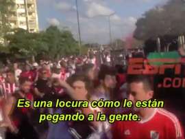 La policía disparó pelotas de goma. Captura/SC_ESPN