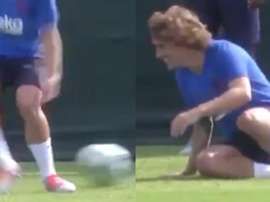 Griezmann foi a principal vítima da brincadeira no primeiro treino com o Barcelona. Captura/ESPN