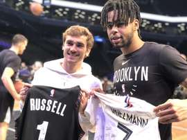 Griezmann y Russell. Twitter/BrooklynNets