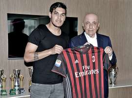 Gómez pretende rumar ao Boca Juniors. ACMilan