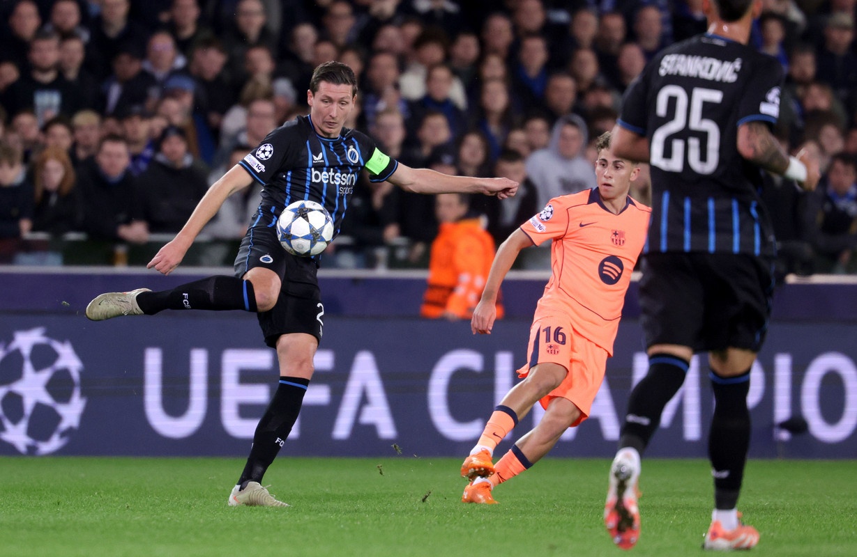 Club Brugge e Barcelona empatam, em disputa acirrada pela Champions